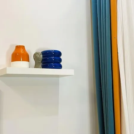 Benetton Stlye - Freedom In Blue And Organge Appartement