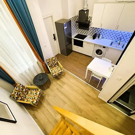 Benetton Stlye - Freedom In Blue And Organge Appartement