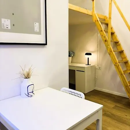 Benetton Stlye - Freedom In Blue And Organge Appartement