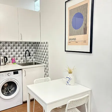 Appartement Benetton Stlye - Freedom In Blue And Organge